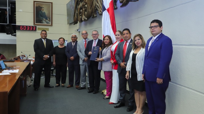 Asamblea de Diputados ratifica al Lic. Aniano Pinzón Real como miembro de